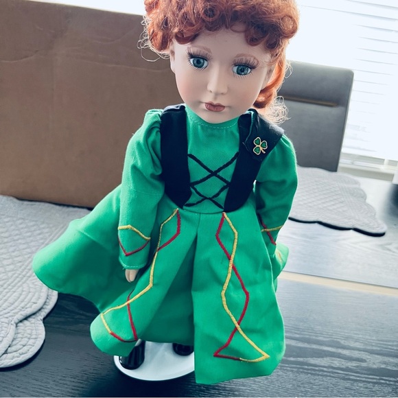 Vintage Tara G Series K Irish Dancer Collector Doll Dublin Ireland Original Box - Picture 3 of 11